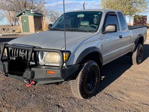 Used 2001 Toyota Tacoma Limited image 10