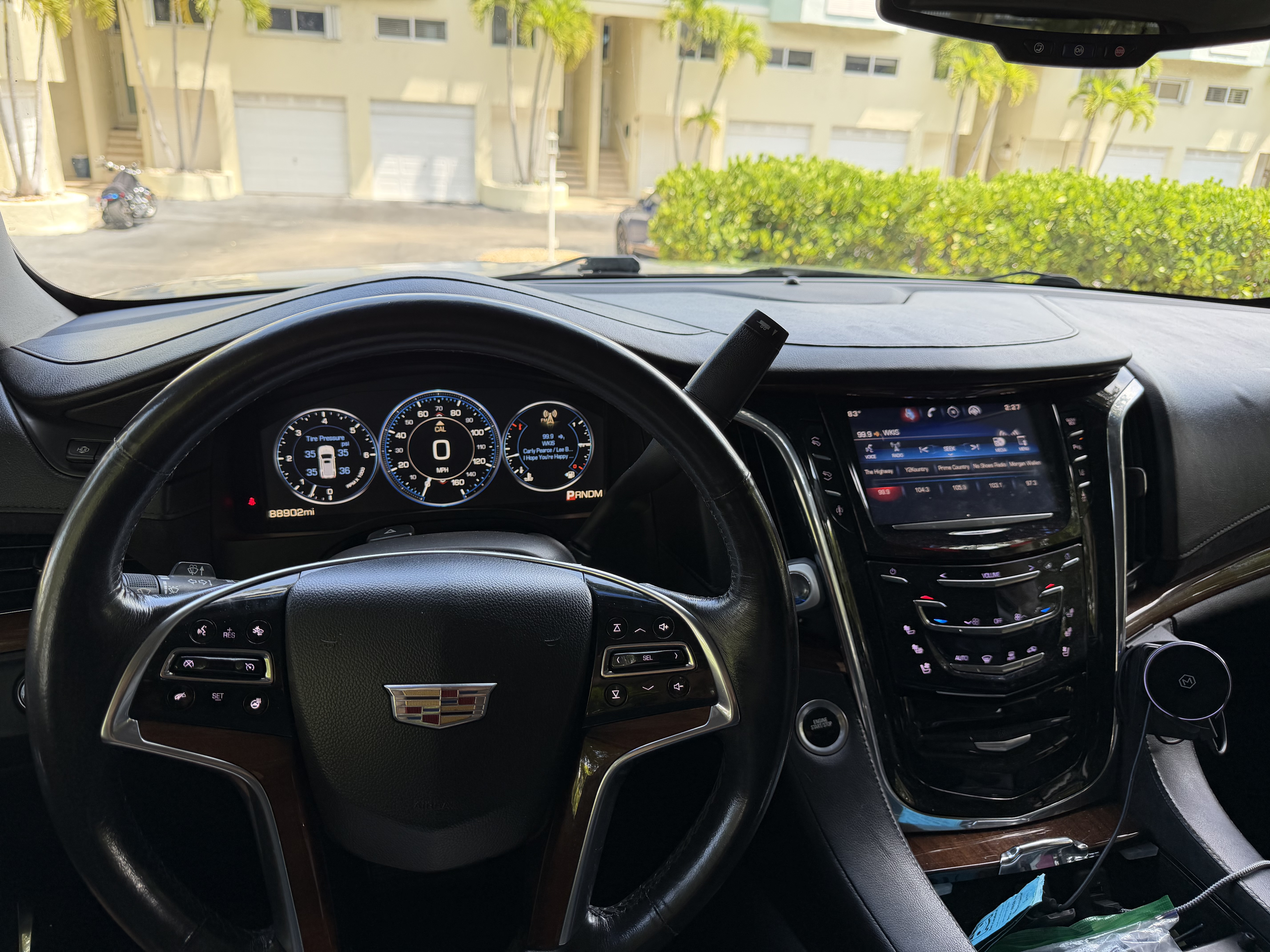 Used 2015 Cadillac Escalade Luxury RWD image 6