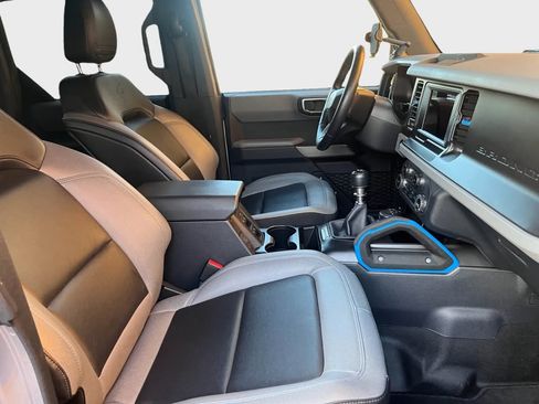 Used 2022 Ford Bronco Black Diamond image 9