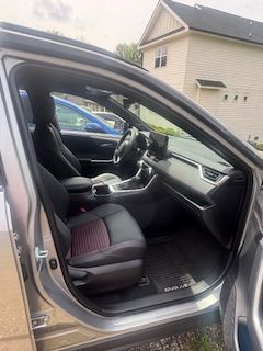 Used 2025 Toyota RAV4 XSE w/ Weather Package AWD/4WD image 9