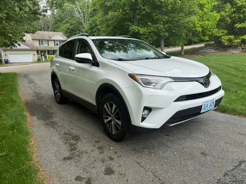 Used 2017 Toyota RAV4 XLE w/ All Weather Liner Package AWD/4WD image 4
