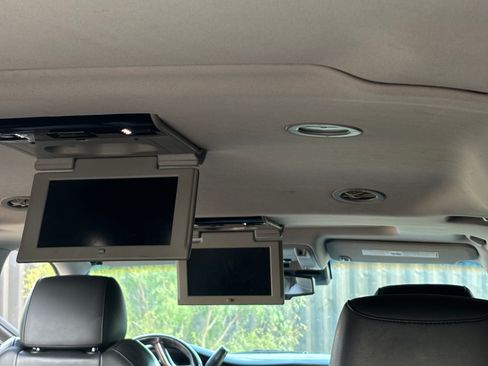 Used 2015 Cadillac Escalade ESV Premium image 8