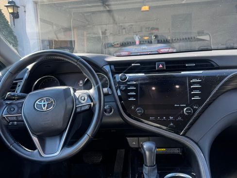 Used 2020 Toyota Camry XLE image 16