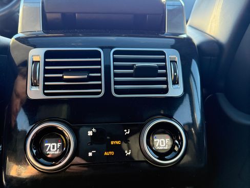 Used 2018 Land Rover Range Rover HSE image 20