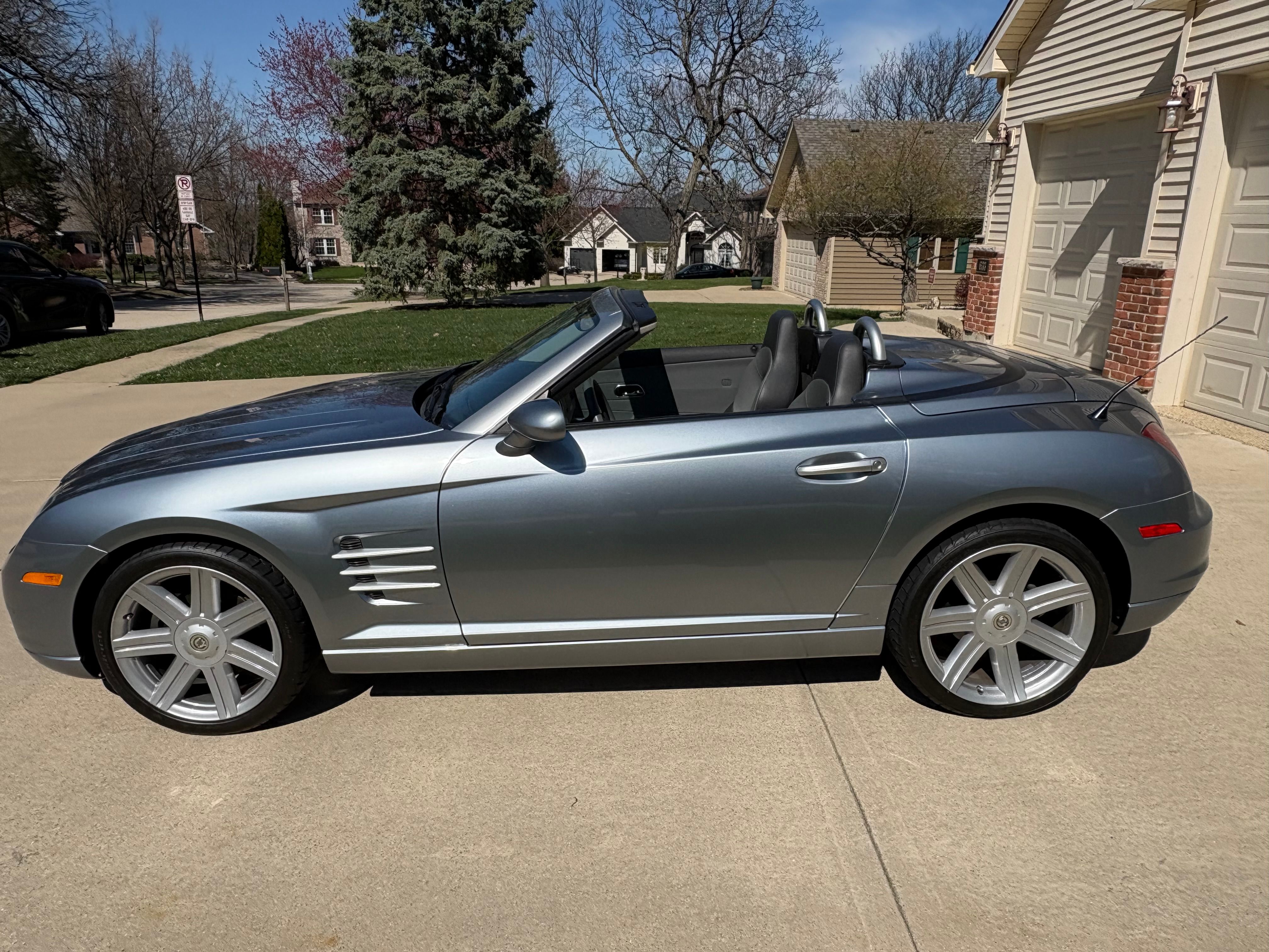 Used 2006 Chrysler Crossfire Limited RWD image 4