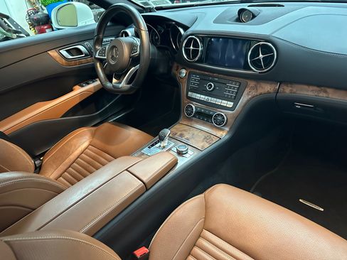 Used 2018 Mercedes-Benz SL 550 image 2