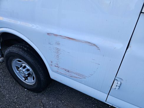 Used 2015 Chevrolet Express 3500 Extended image 6