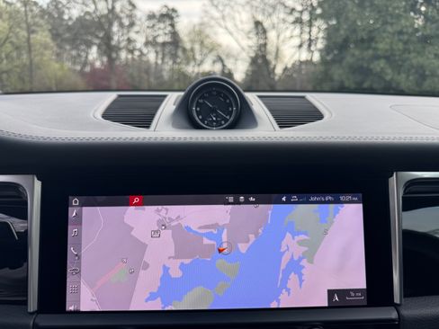 Used 2022 Porsche Macan S image 18