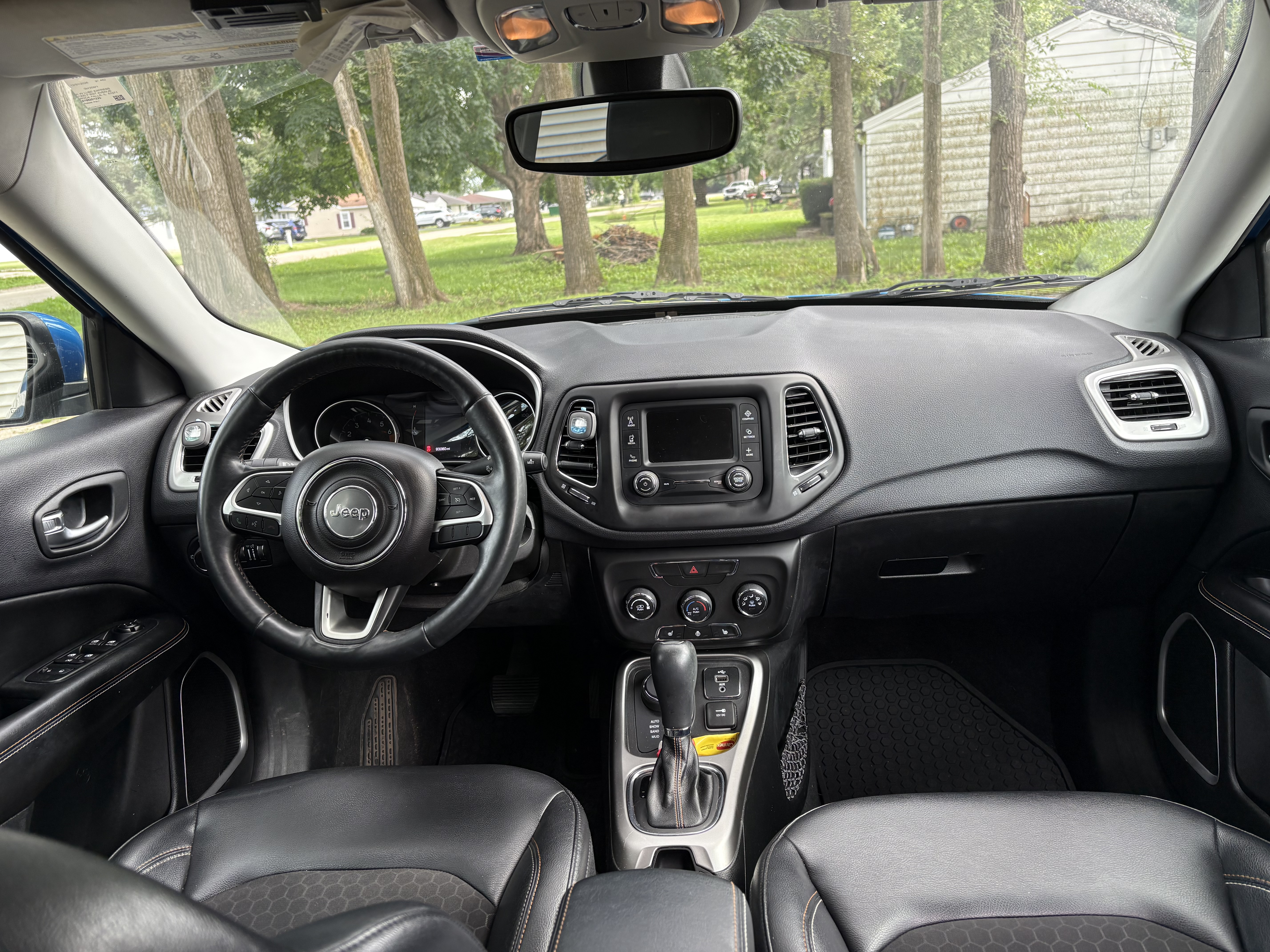 Used 2018 Jeep Compass Latitude w/ Cold Weather Group AWD/4WD image 12