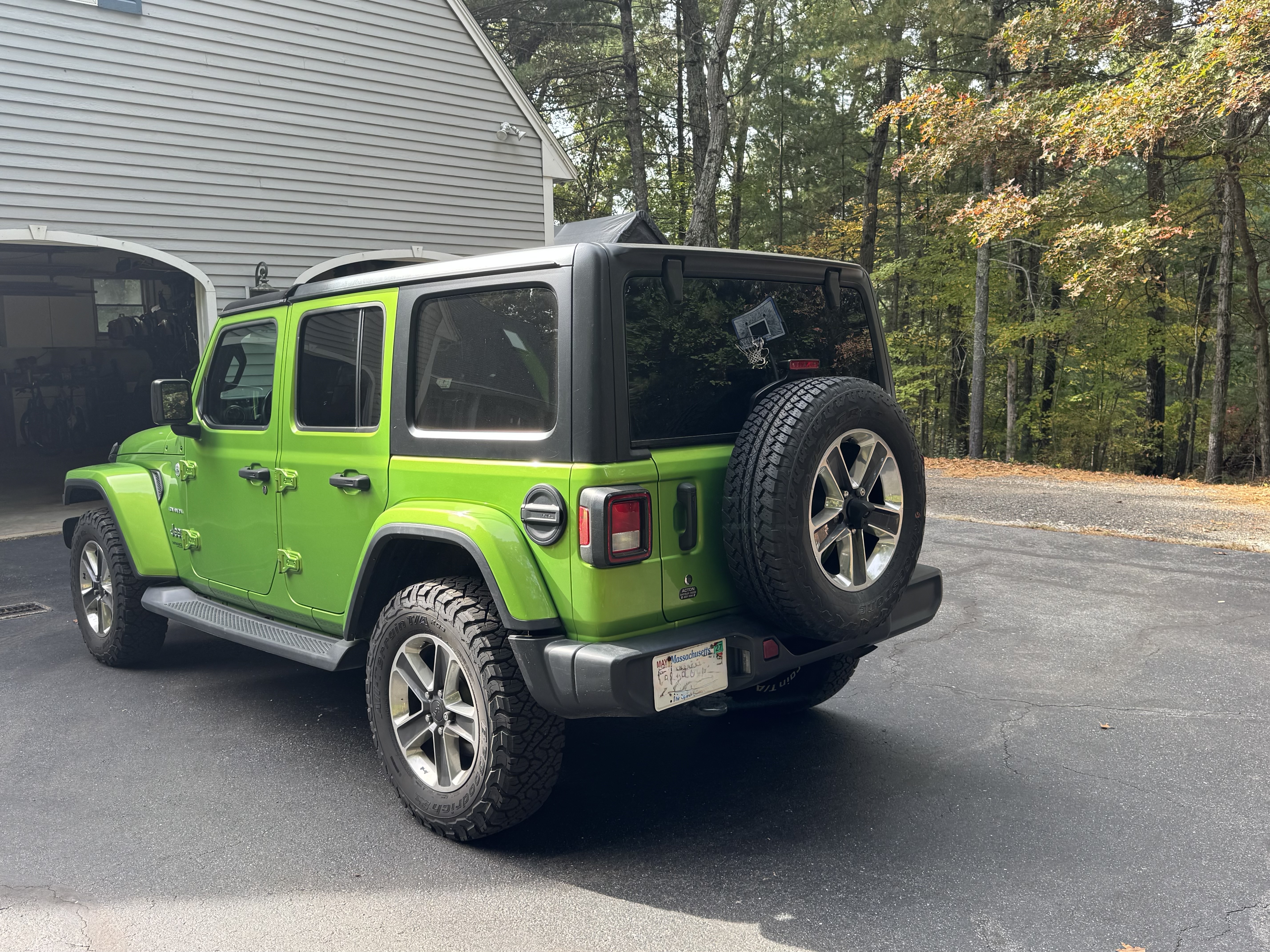 Used 2018 Jeep Wrangler Unlimited Sahara w/ Cold Weather Group AWD/4WD image 5
