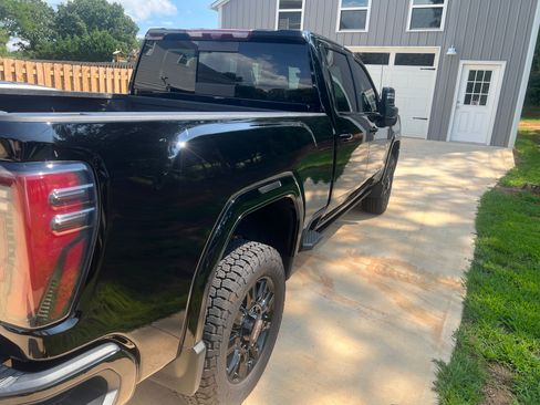 Used 2025 GMC Sierra 2500 AT4 w/ AT4 Premium Plus Package AWD/4WD image 6