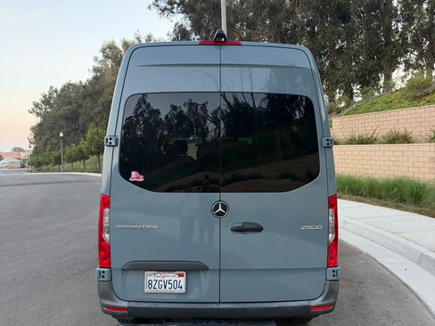 Used 2021 Mercedes-Benz Sprinter 2500 image 4