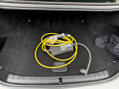 Used 2019 BMW 530e xDrive w/ M Sport Package image 29