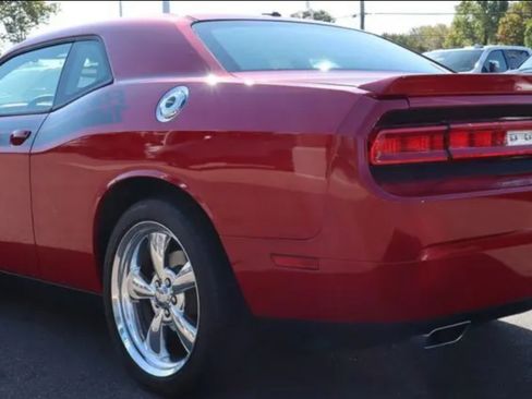 Used 2012 Dodge Challenger R/T image 4