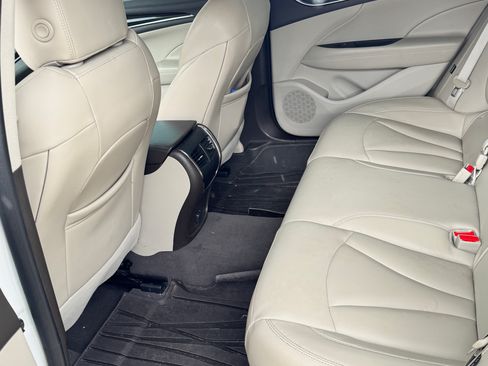 Used 2017 Buick LaCrosse Preferred image 5