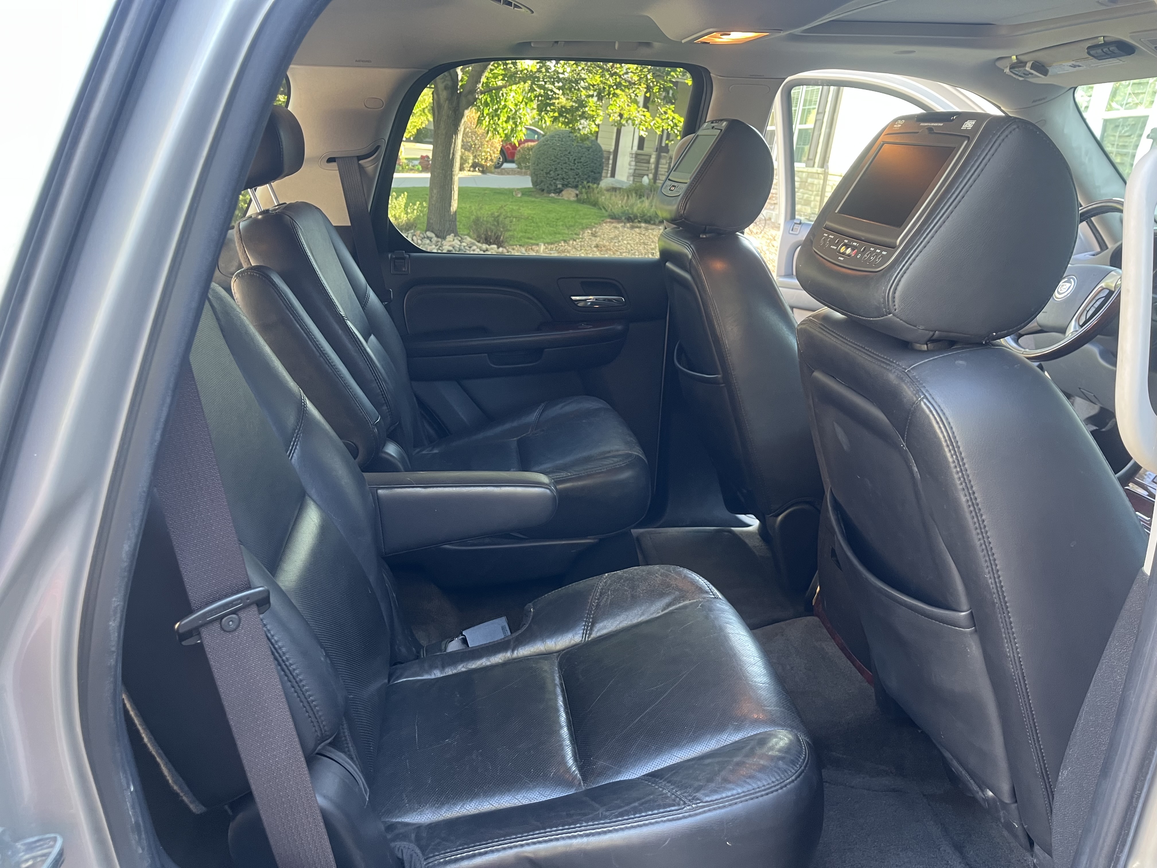 Used 2007 Cadillac Escalade AWD w/ Information Package image 6