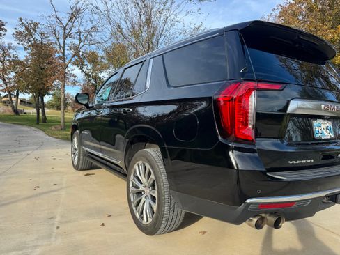 Used 2021 GMC Yukon Denali w/ Denali Premium Package image 5