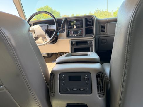 Used 2005 GMC Sierra 2500 SLT w/ Heavy-Duty Power Package RWD image 19
