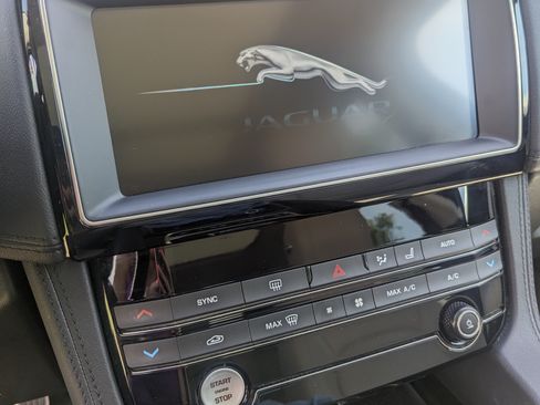 Used 2019 Jaguar F-PACE Prestige image 26