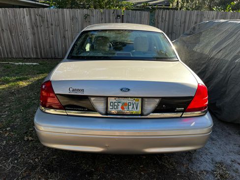 Used 2011 Ford Crown Victoria LX w/ Comfort Appearance Pkg RWD image 12