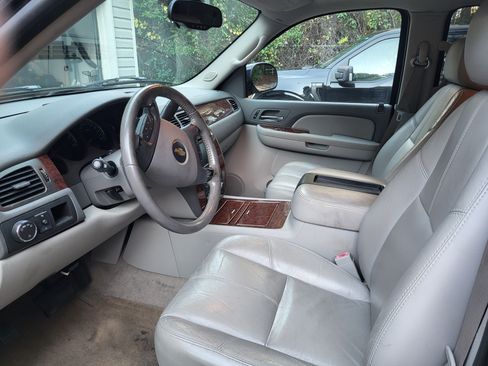Used 2007 Chevrolet Tahoe LTZ w/ LTZ Preferred Equipment Group image 12