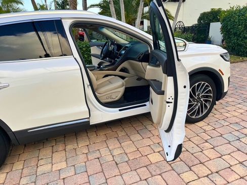 Used 2019 Lincoln Nautilus Reserve w/ Driver Assistance Package image 17