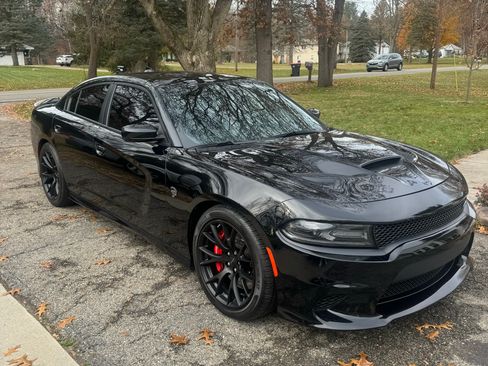 Used 2016 Dodge Charger SRT Hellcat w/ Harman/Kardon Audio Group image 2
