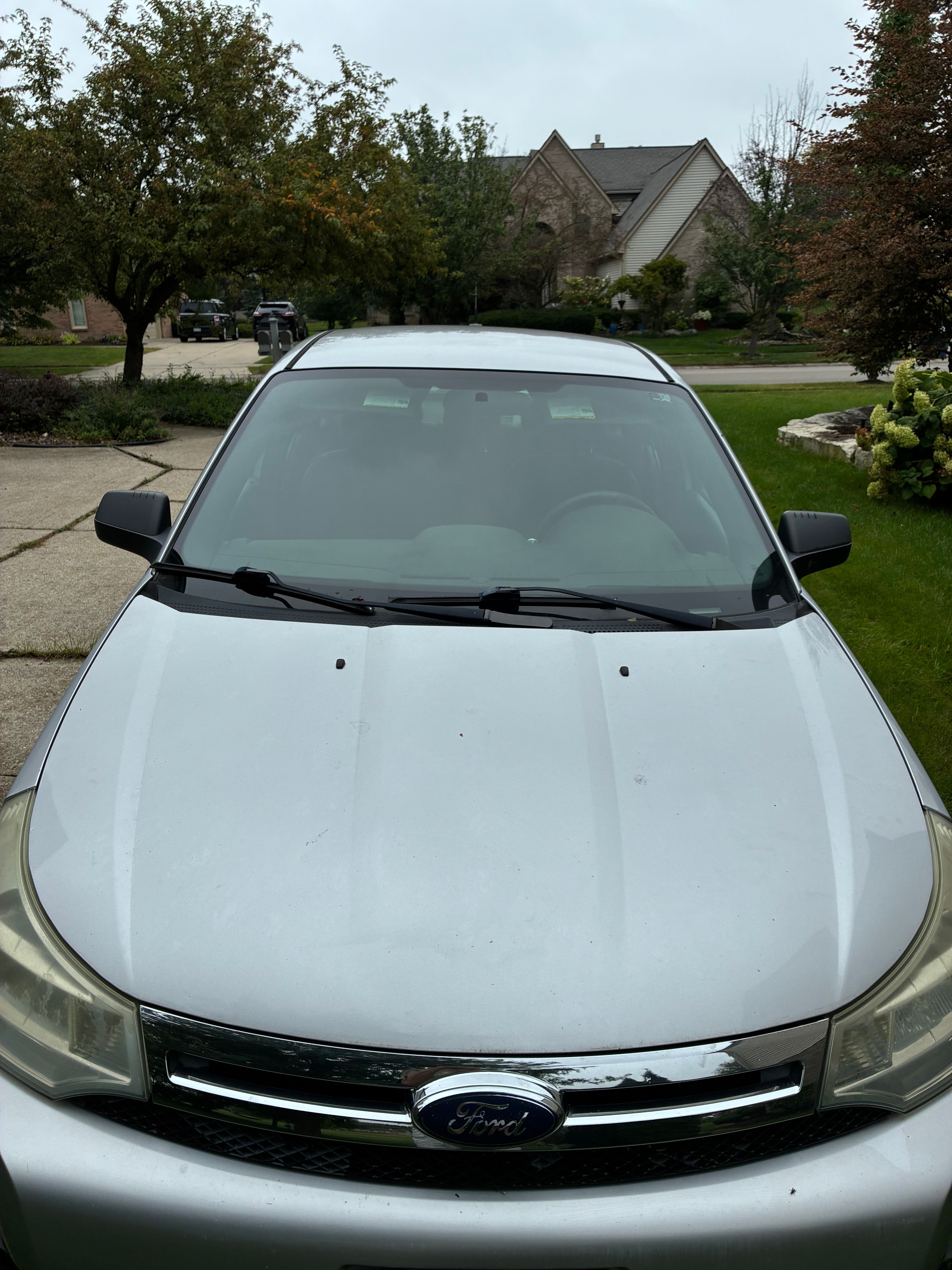 Used 2010 Ford Focus SE FWD image 1