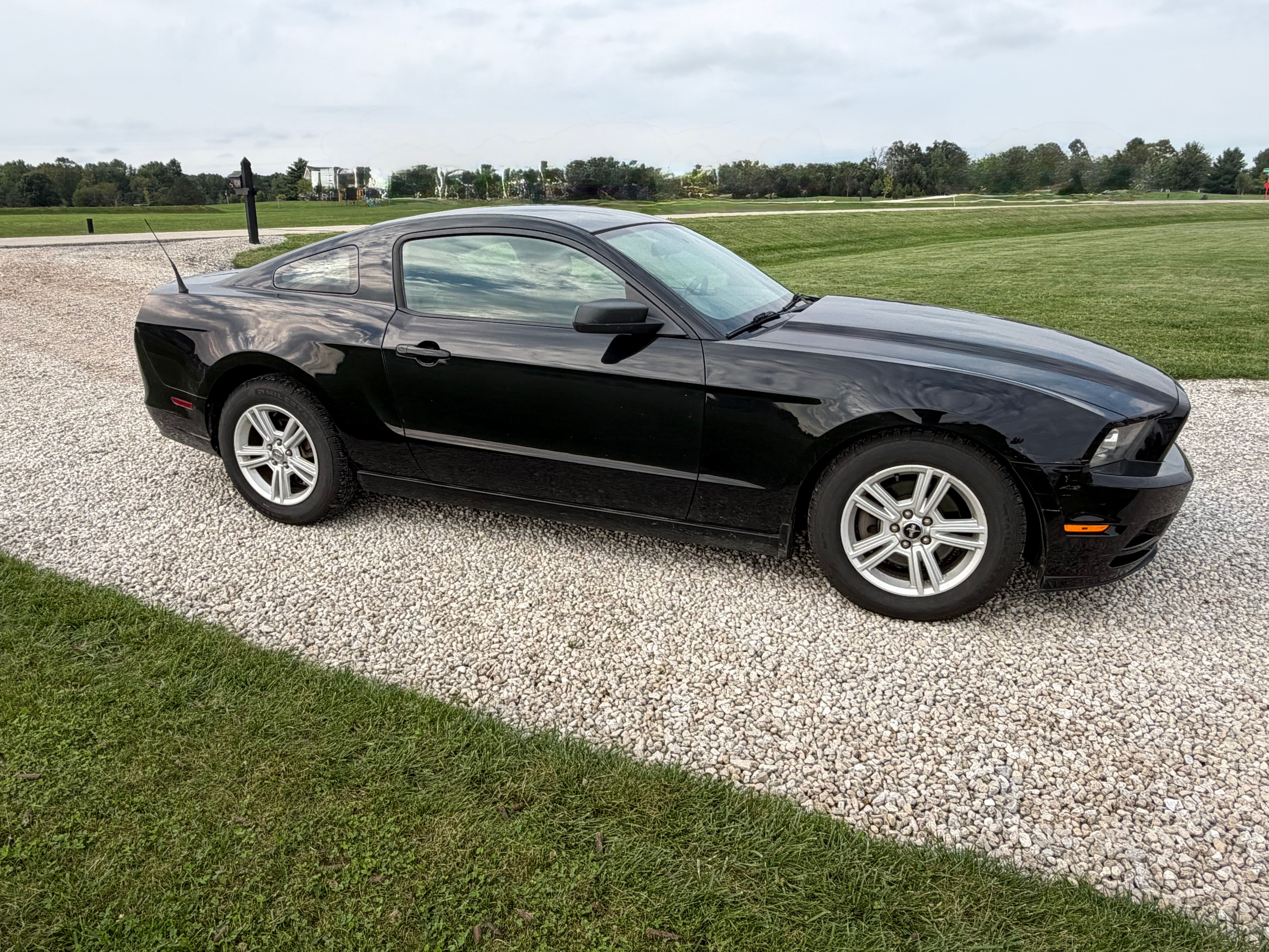 Used 2014 Ford Mustang Coupe RWD image 2