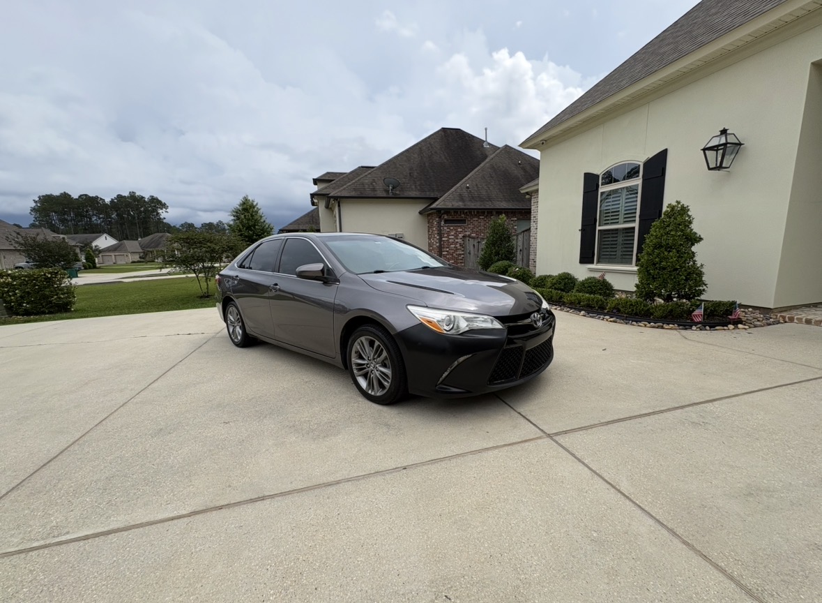 Used 2015 Toyota Camry SE w/ Moonroof Package FWD image 10