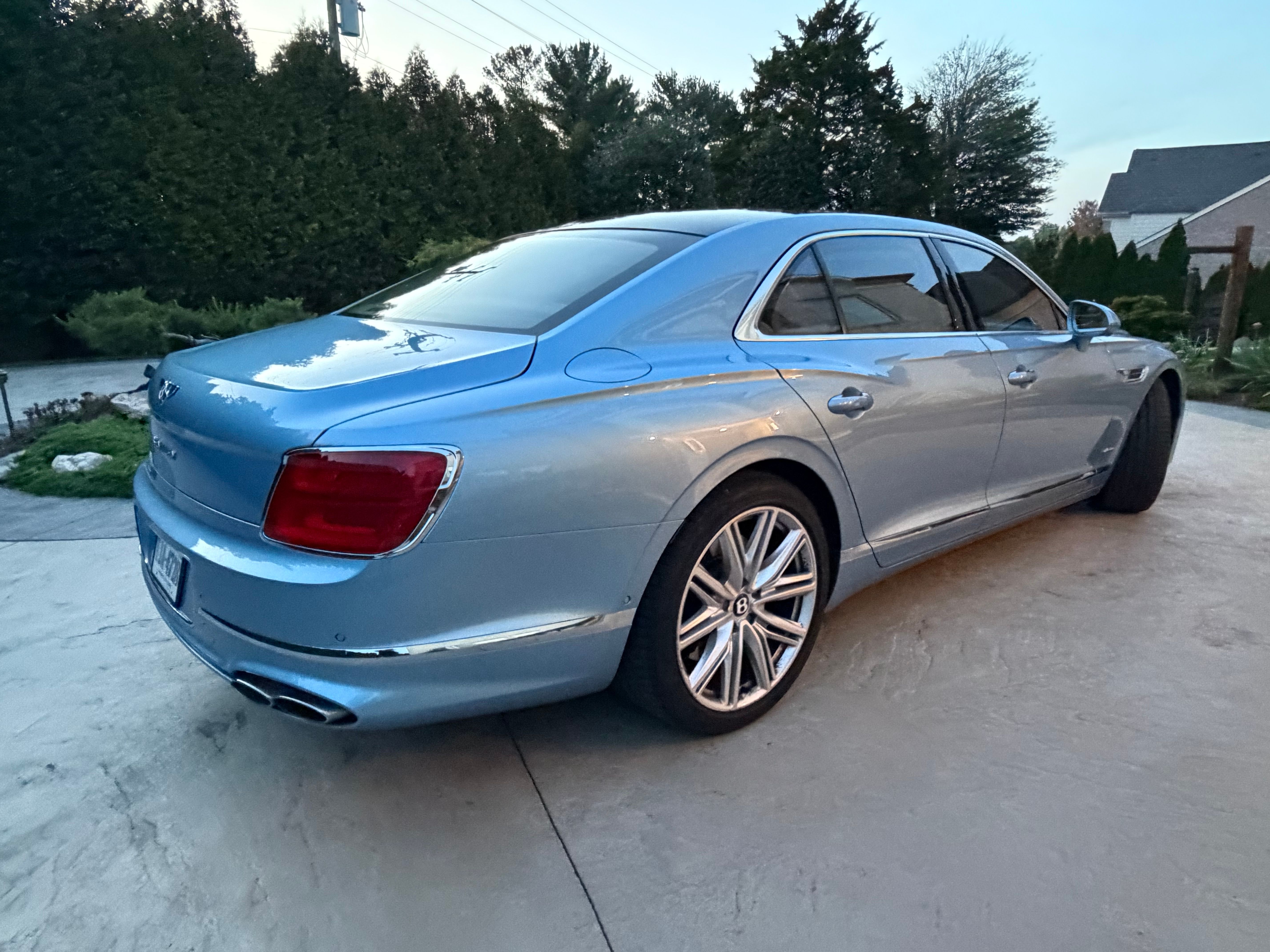 Used 2024 Bentley Flying Spur Azure AWD/4WD image 4