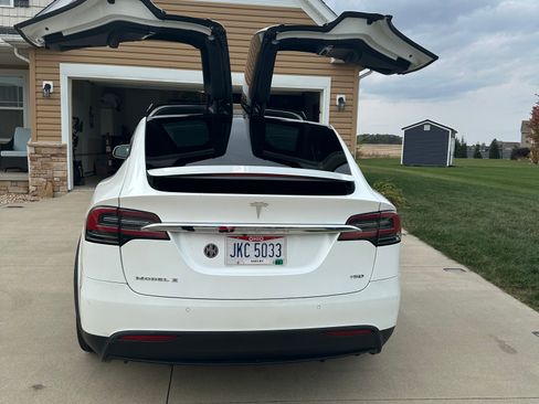Used 2017 Tesla Model X 75D image 5