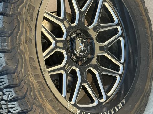 Used 2019 GMC Sierra 1500 Denali w/ Driver Alert Package II image 9