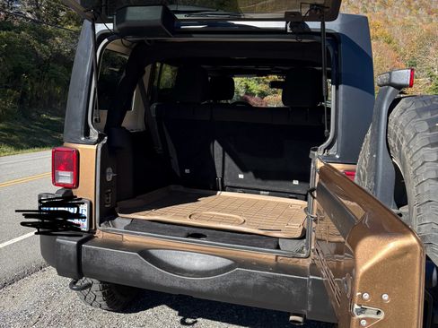 Used 2015 Jeep Wrangler Unlimited Sport w/ Quick Order Package 24S image 9