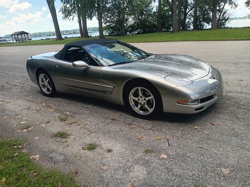 Used 2000 Chevrolet Corvette Convertible w/ Memory Pkg RWD image 24