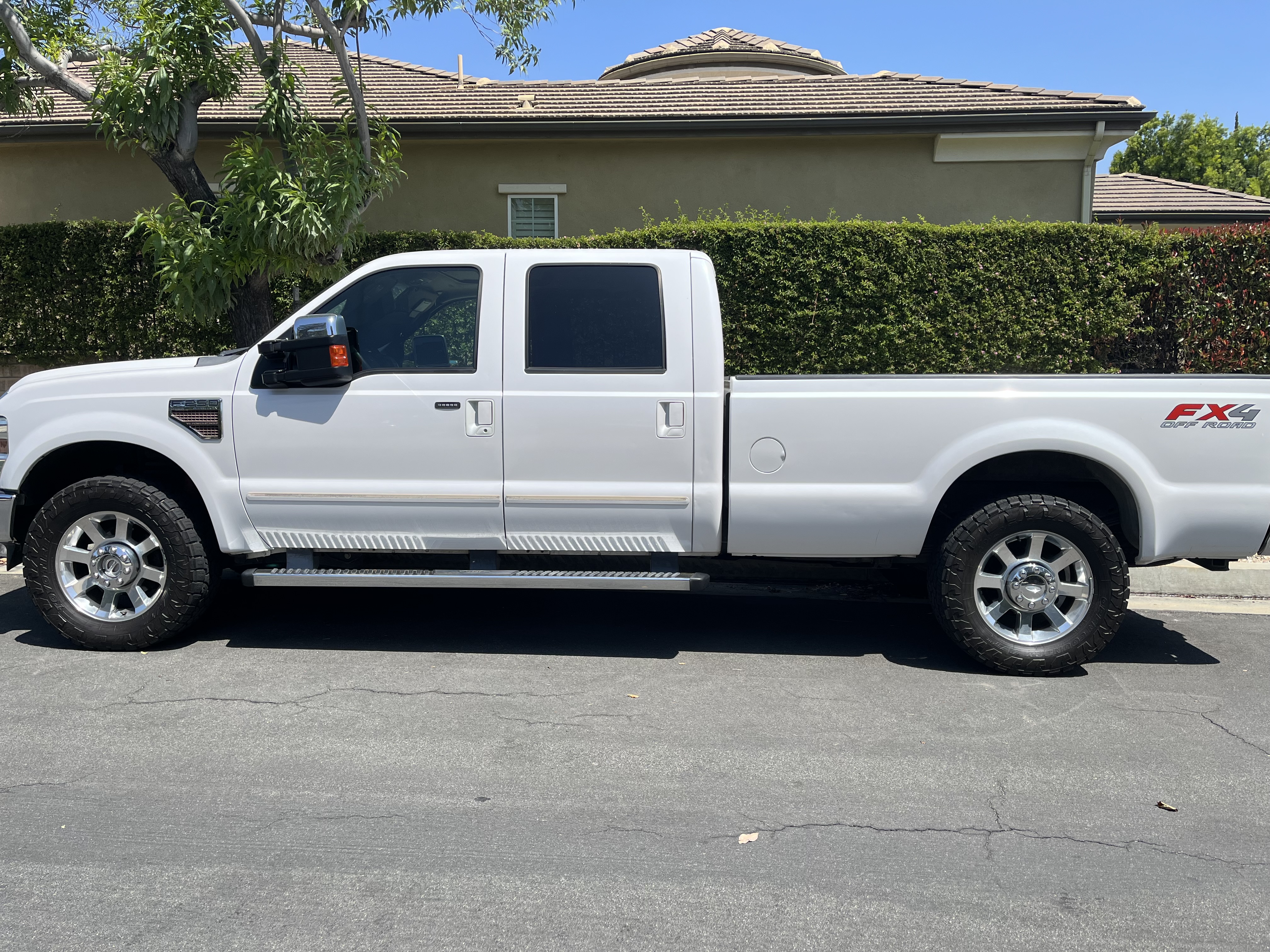 Used 2010 Ford F250 Lariat AWD/4WD image 1
