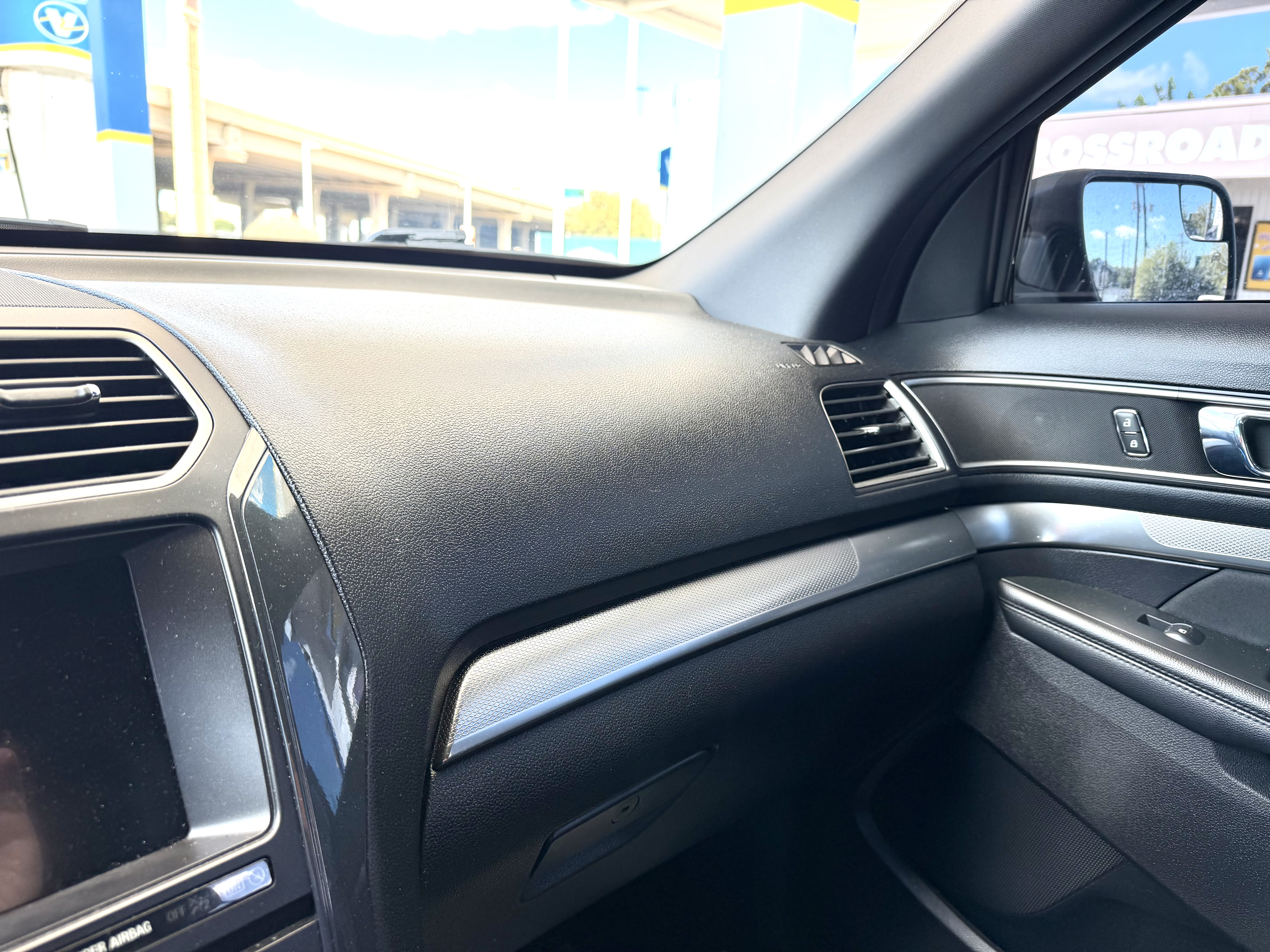 Used 2018 Ford Explorer XLT w/ Equipment Group 202A FWD image 21