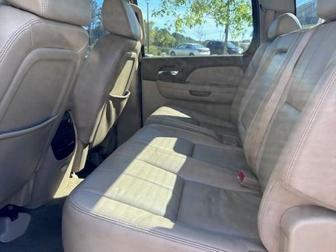 Used 2009 GMC Sierra 2500 SLT w/ Suspension Package, Off-Road image 10