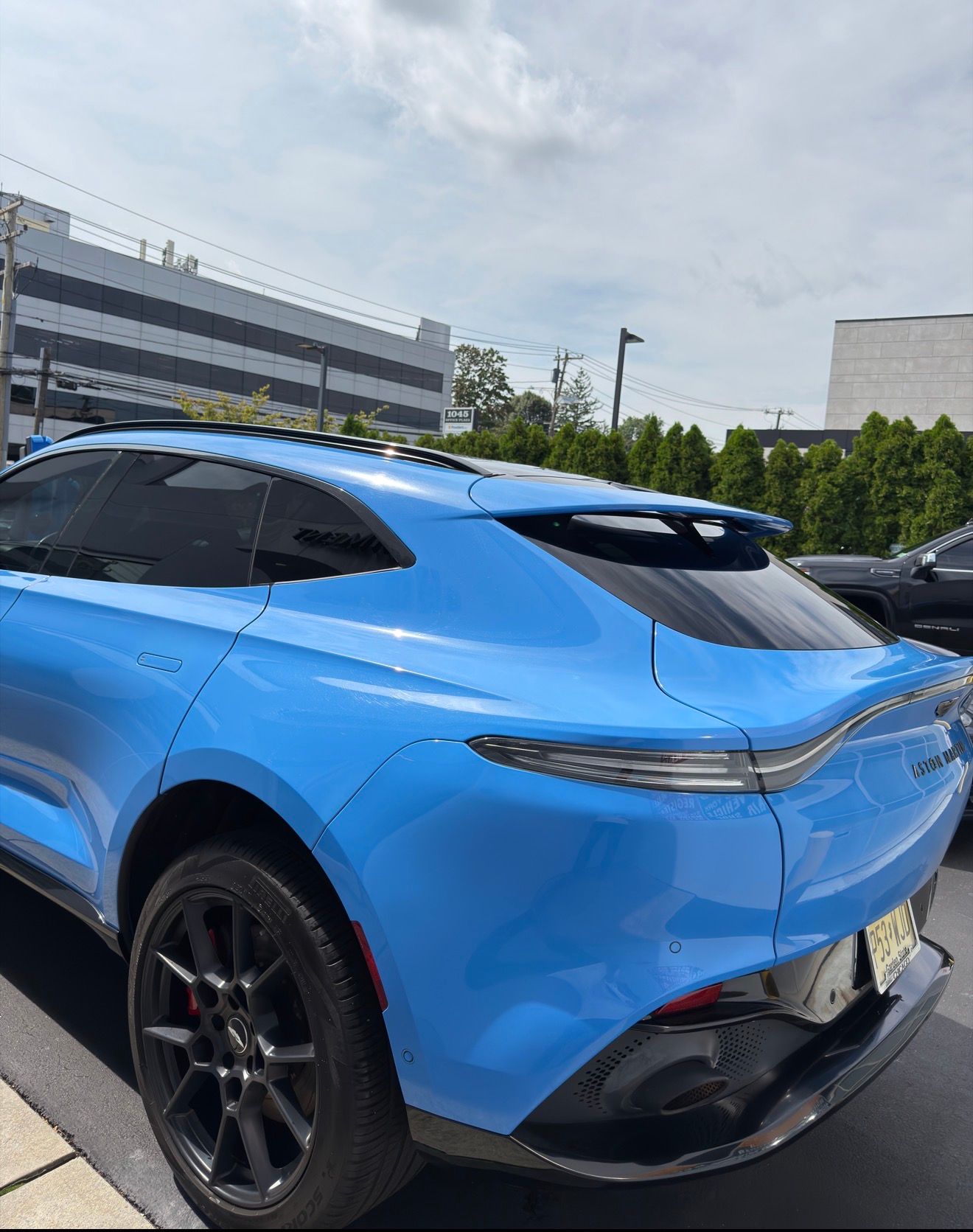 Used 2021 Aston Martin DBX AWD/4WD image 9