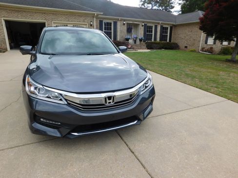 Used 2017 Honda Accord EX-L image 4