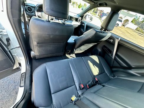 Used 2017 Toyota RAV4 SE image 11