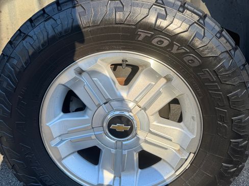 Used 2011 Chevrolet Tahoe LT image 16