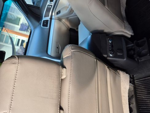 Used 2014 Ford Explorer XLT w/ Equipment Group 202A image 10