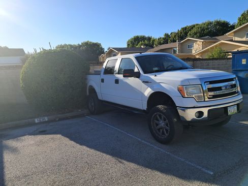 Used 2013 Ford F150 XLT w/ Mid Equipment Group image 2