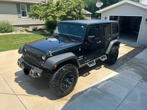 Used 2017 Jeep Wrangler Unlimited Sport w/ Quick Order Package 24S AWD/4WD image 1