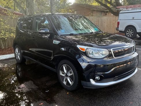 Used 2017 Kia Soul EV + image 4