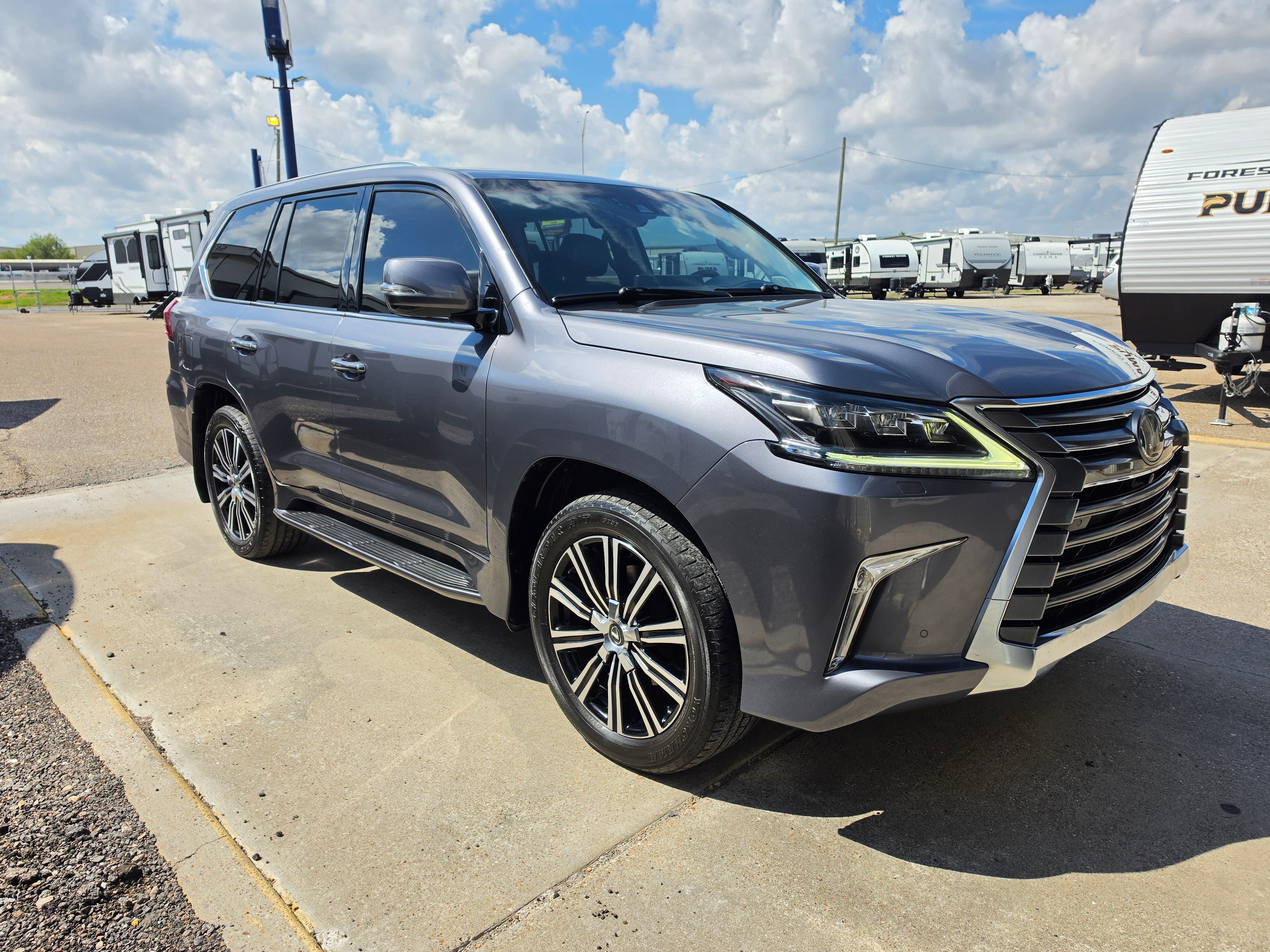 Used 2019 Lexus LX 570 4WD w/ Luxury Package image 2