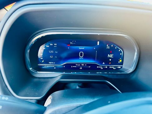 Used 2023 Chevrolet Suburban Premier image 8