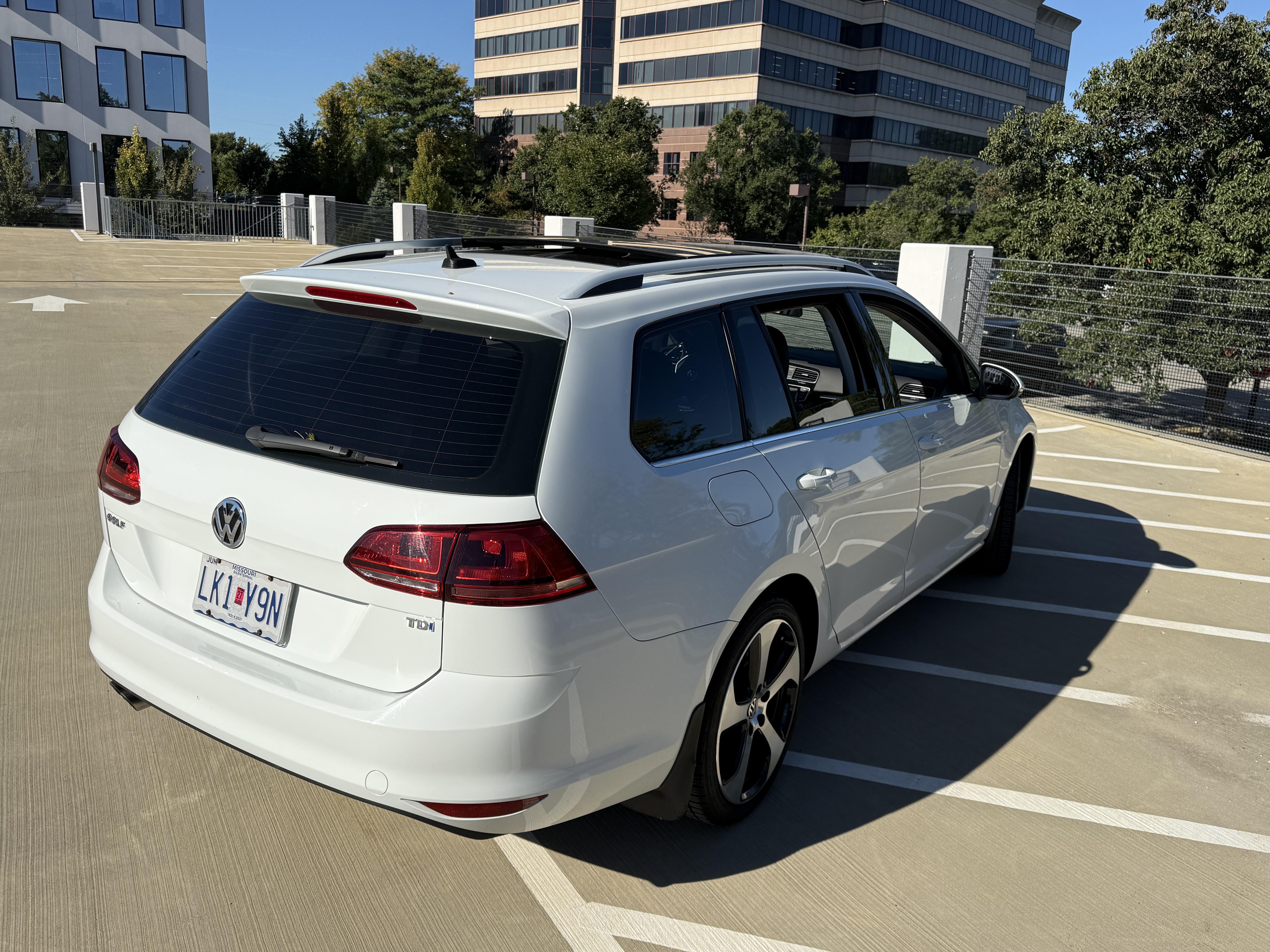 Used 2015 Volkswagen Golf TDI SEL FWD image 6