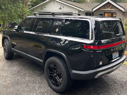 Used 2023 Rivian R1S Adventure image 6